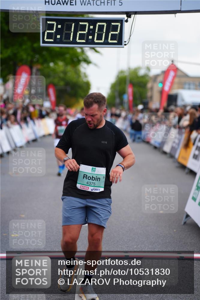 20.09.2026 - PSD Bank Halbmarathon LAZAROV Photography http://msf.ph/oto/10531830 20.09.2026 12:12:01 Ziel 1274, 3017, 4375 meine-sportfotos.de