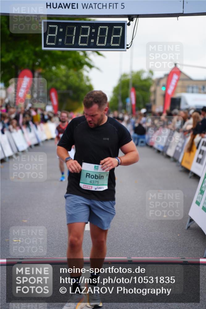 20.09.2026 - PSD Bank Halbmarathon LAZAROV Photography http://msf.ph/oto/10531835 20.09.2026 12:12:01 Ziel 1274, 3017, 4375 meine-sportfotos.de