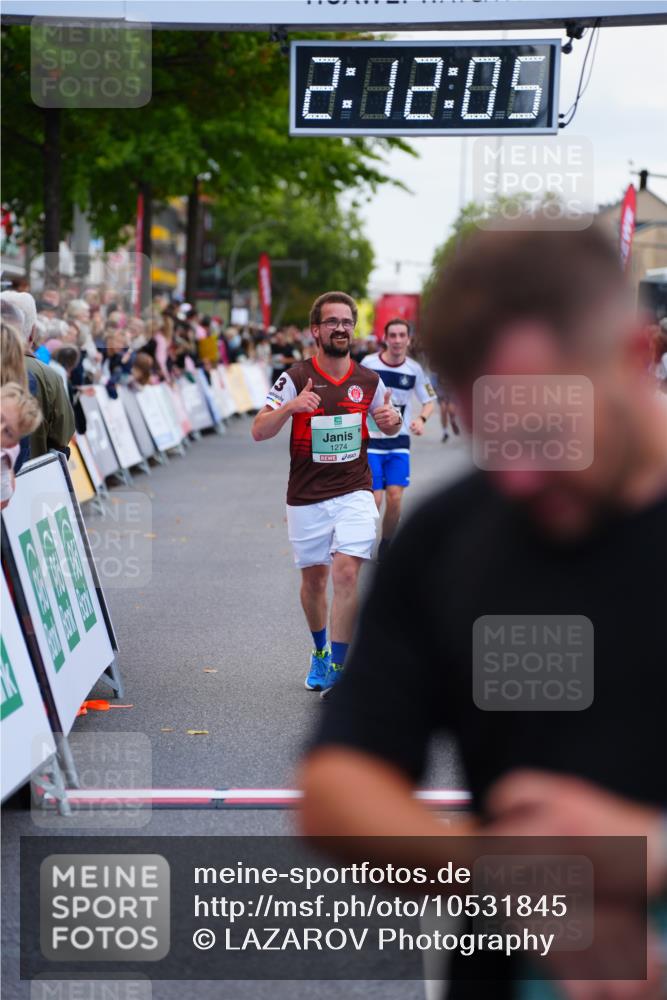 20.09.2026 - PSD Bank Halbmarathon LAZAROV Photography http://msf.ph/oto/10531845 20.09.2026 12:12:04 Ziel 1274, 1675, 3017, 4375 meine-sportfotos.de