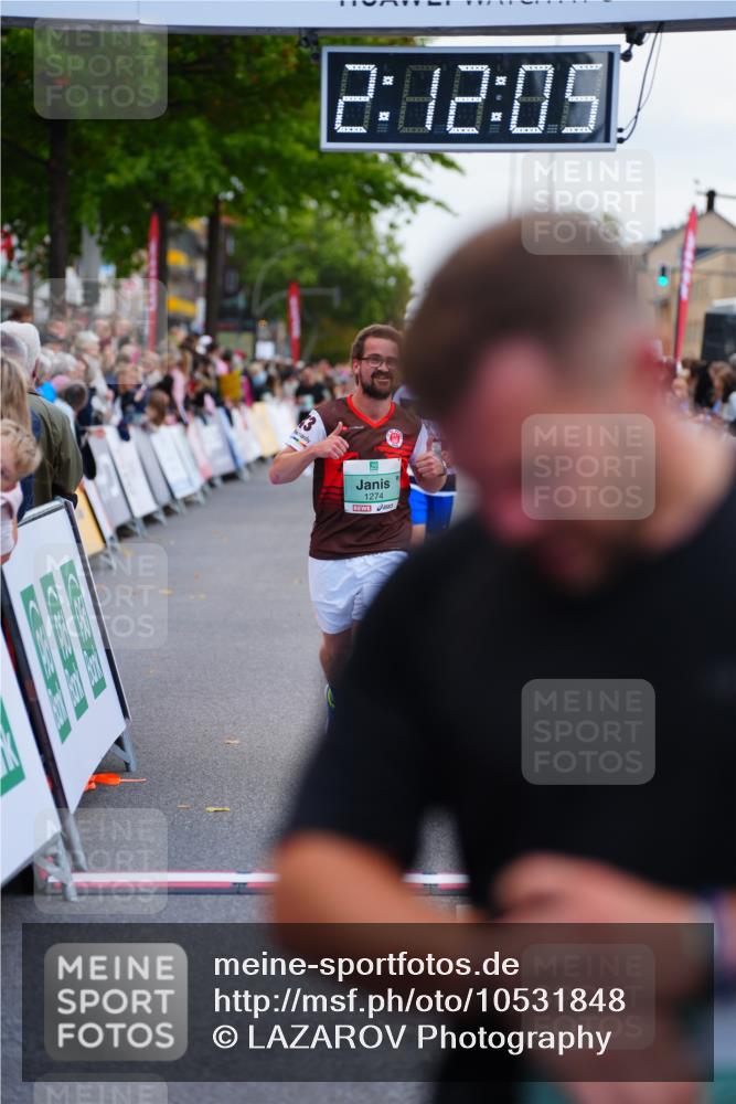 20.09.2026 - PSD Bank Halbmarathon LAZAROV Photography http://msf.ph/oto/10531848 20.09.2026 12:12:05 Ziel 1274, 1675, 3017, 4375 meine-sportfotos.de