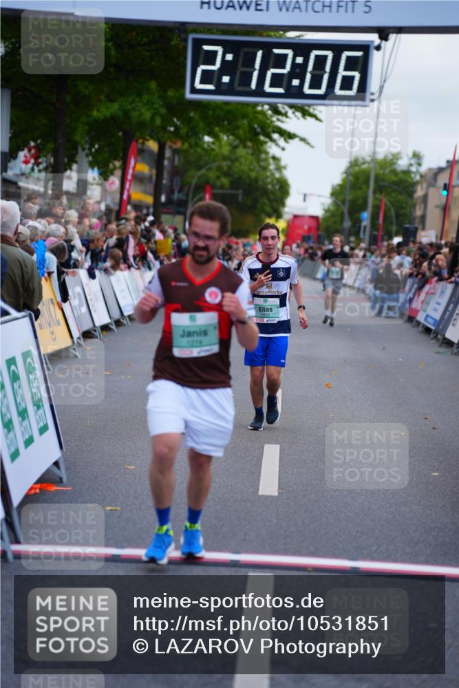 20.09.2026 - PSD Bank Halbmarathon LAZAROV Photography http://msf.ph/oto/10531851 20.09.2026 12:12:06 Ziel 1274, 1675, 3017, 4375 meine-sportfotos.de