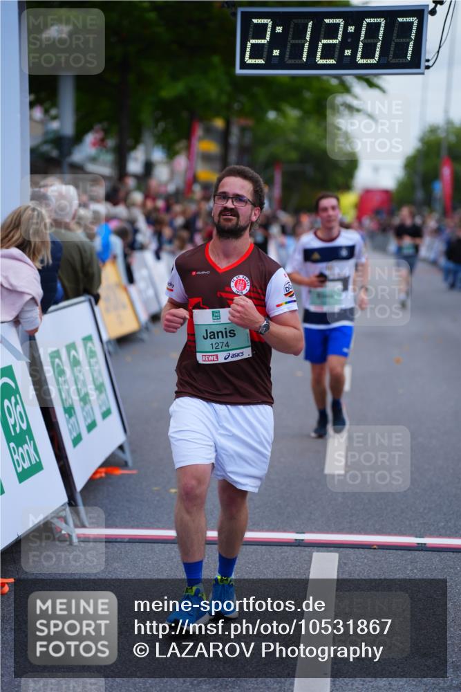 20.09.2026 - PSD Bank Halbmarathon LAZAROV Photography http://msf.ph/oto/10531867 20.09.2026 12:12:06 Ziel 1274, 1675, 3017, 4375 meine-sportfotos.de