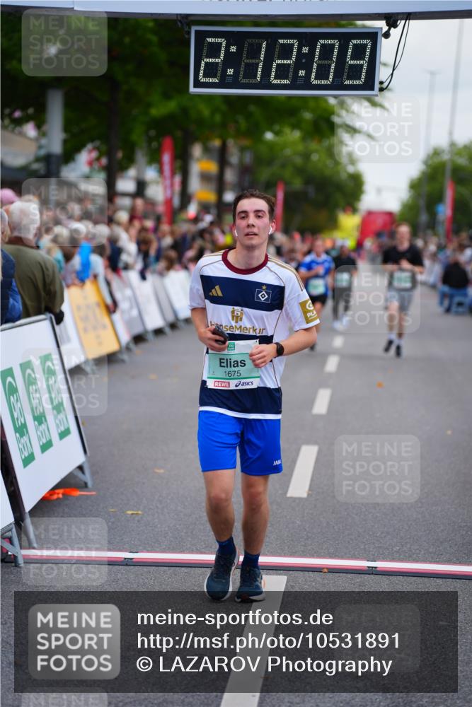 20.09.2026 - PSD Bank Halbmarathon LAZAROV Photography http://msf.ph/oto/10531891 20.09.2026 12:12:08 Ziel 1274, 1675, 3017, 4375 meine-sportfotos.de