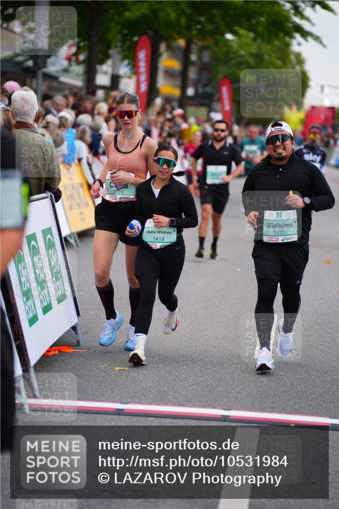 20.09.2026 - PSD Bank Halbmarathon LAZAROV Photography http://msf.ph/oto/10531984 20.09.2026 12:12:17 Ziel 1419, 1420, 1967, 3098, 3133, 3224, 4050 meine-sportfotos.de