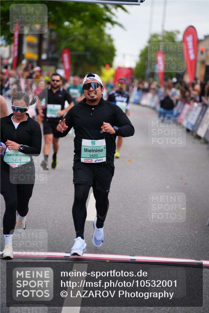 20.09.2026 - PSD Bank Halbmarathon LAZAROV Photography http://msf.ph/oto/10532001 20.09.2026 12:12:17 Ziel 1419, 1420, 1967, 3098, 3133, 3224, 4050 meine-sportfotos.de