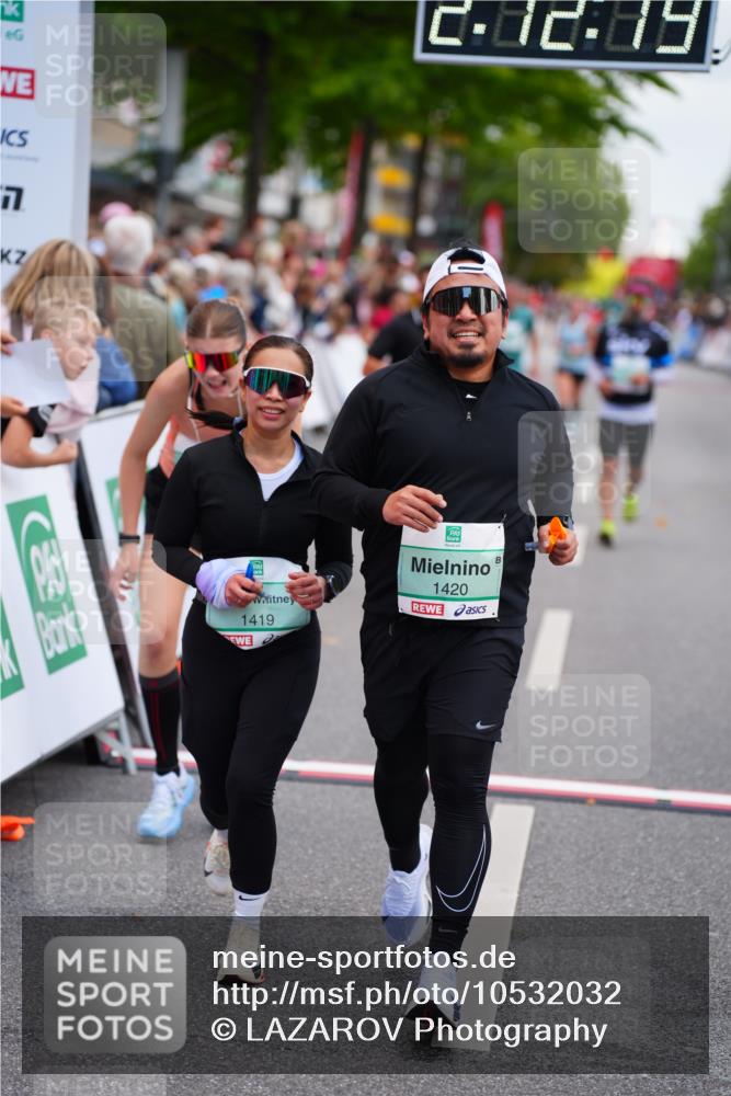 20.09.2026 - PSD Bank Halbmarathon LAZAROV Photography http://msf.ph/oto/10532032 20.09.2026 12:12:18 Ziel 1419, 1420, 1967, 3098, 3133, 3224, 4050, 4798 meine-sportfotos.de