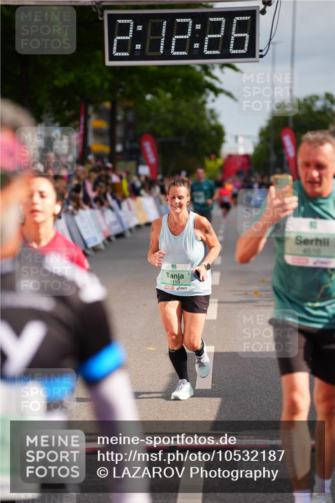 20.09.2026 - PSD Bank Halbmarathon LAZAROV Photography http://msf.ph/oto/10532187 20.09.2026 12:12:26 Ziel 1119, 1420, 3019, 4050, 4510, 4798 meine-sportfotos.de
