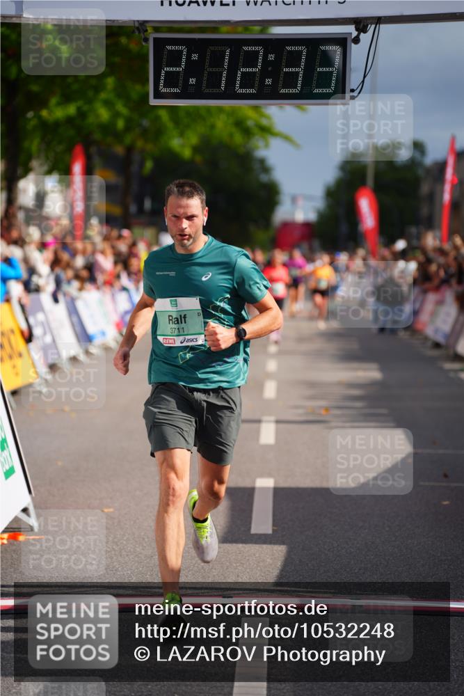 20.09.2026 - PSD Bank Halbmarathon LAZAROV Photography http://msf.ph/oto/10532248 20.09.2026 12:12:32 Ziel 1119, 3019, 3711, 4510 meine-sportfotos.de