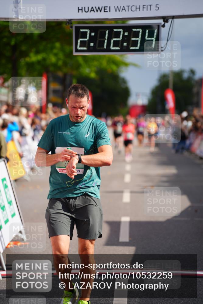 20.09.2026 - PSD Bank Halbmarathon LAZAROV Photography http://msf.ph/oto/10532259 20.09.2026 12:12:33 Ziel 1119, 3019, 3711, 4510 meine-sportfotos.de