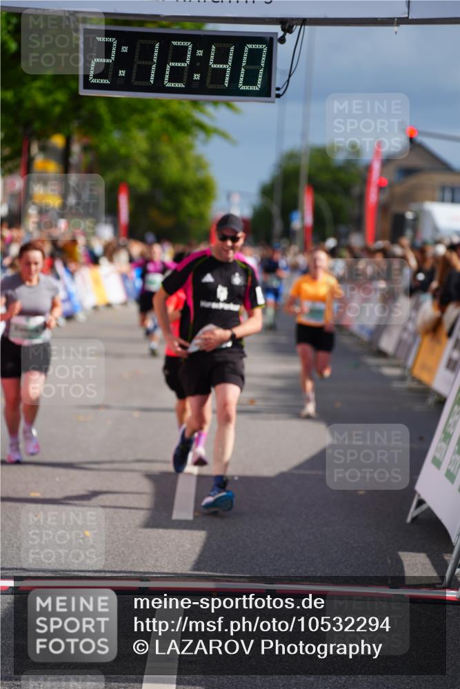 20.09.2026 - PSD Bank Halbmarathon LAZAROV Photography http://msf.ph/oto/10532294 20.09.2026 12:12:40 Ziel 2129, 2260, 2851, 3711, 4246 meine-sportfotos.de