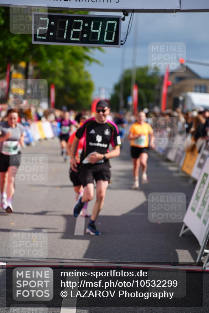 20.09.2026 - PSD Bank Halbmarathon LAZAROV Photography http://msf.ph/oto/10532299 20.09.2026 12:12:40 Ziel 2129, 2260, 2851, 3711, 4246 meine-sportfotos.de