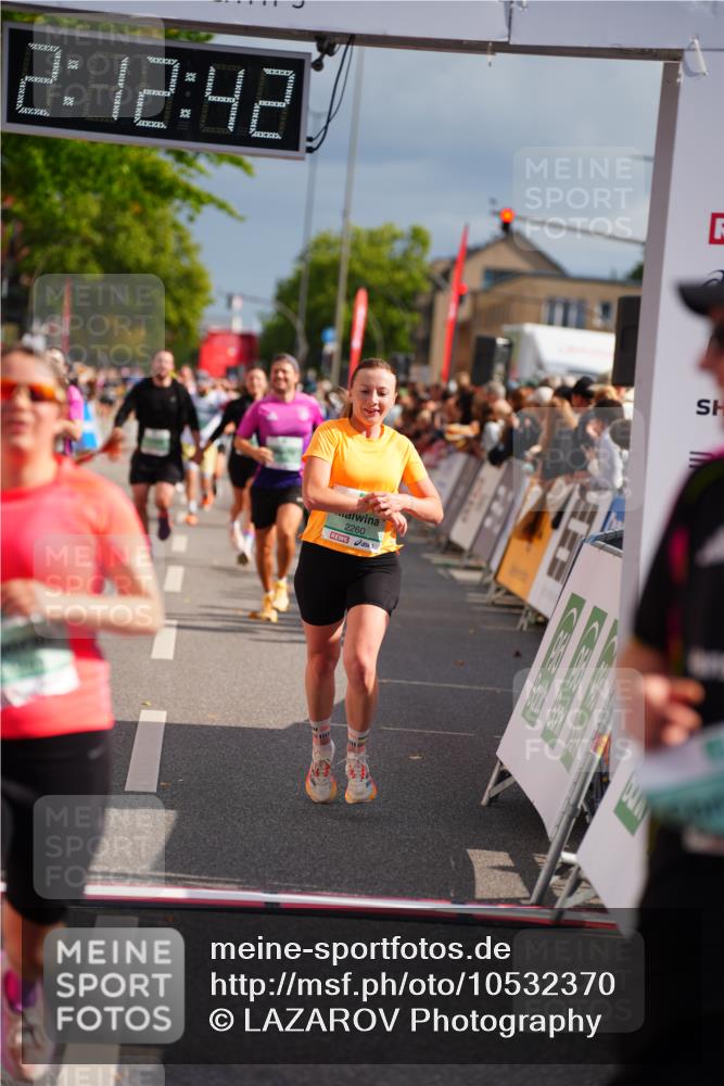 20.09.2026 - PSD Bank Halbmarathon LAZAROV Photography http://msf.ph/oto/10532370 20.09.2026 12:12:42 Ziel 2129, 2260, 2764, 2804, 2851, 4246 meine-sportfotos.de