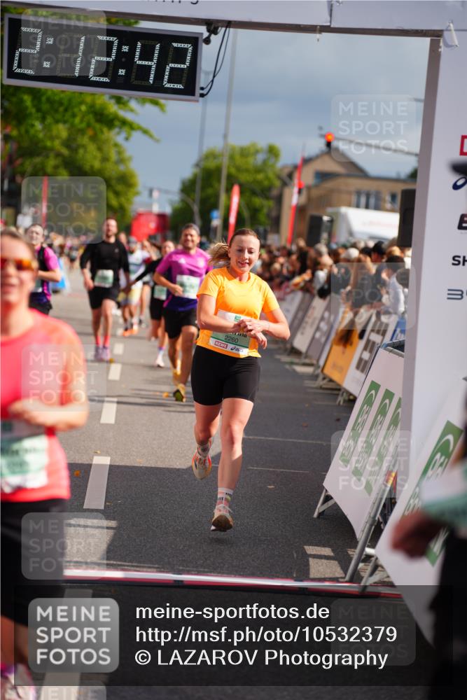 20.09.2026 - PSD Bank Halbmarathon LAZAROV Photography http://msf.ph/oto/10532379 20.09.2026 12:12:42 Ziel 2129, 2260, 2764, 2804, 2851, 4246 meine-sportfotos.de