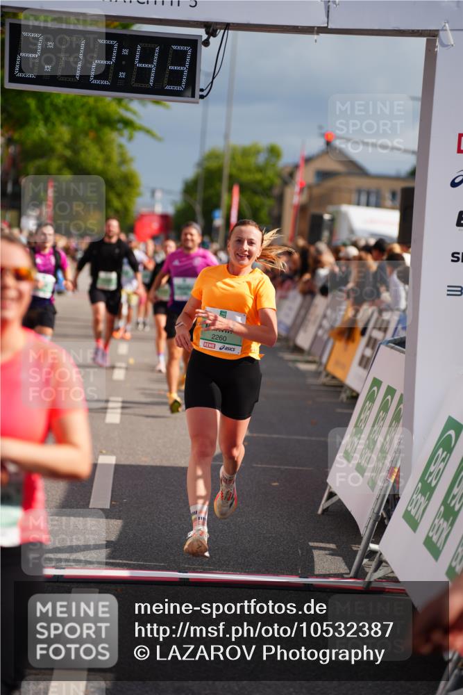 20.09.2026 - PSD Bank Halbmarathon LAZAROV Photography http://msf.ph/oto/10532387 20.09.2026 12:12:42 Ziel 2129, 2260, 2764, 2804, 2851, 4246 meine-sportfotos.de