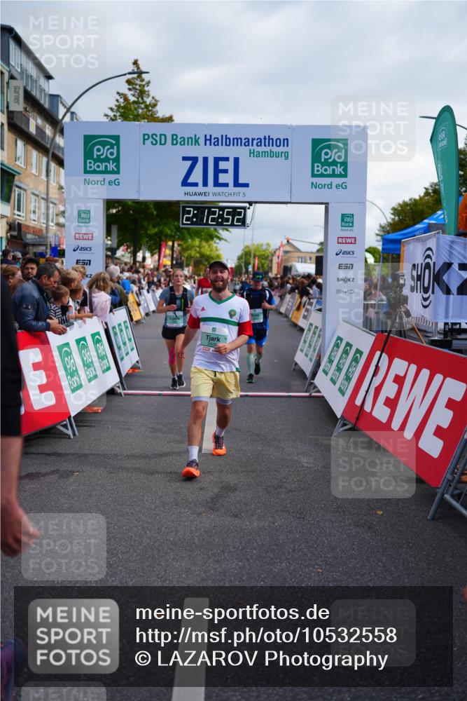 20.09.2026 - PSD Bank Halbmarathon LAZAROV Photography http://msf.ph/oto/10532558 20.09.2026 12:12:51 Ziel 1170, 1171, 1963, 2260, 2428, 2764, 2804, 3443, 3587, 4384 meine-sportfotos.de