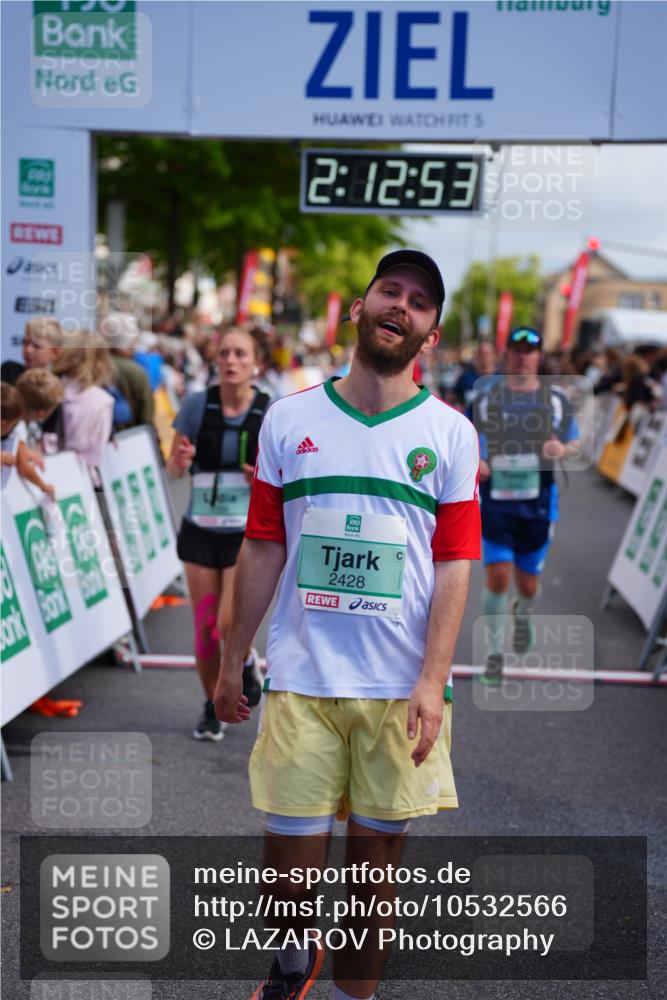20.09.2026 - PSD Bank Halbmarathon LAZAROV Photography http://msf.ph/oto/10532566 20.09.2026 12:12:52 Ziel 1170, 1171, 1963, 2428, 2764, 2804, 3443, 3587, 4384 meine-sportfotos.de