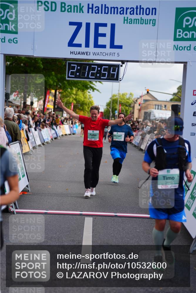 20.09.2026 - PSD Bank Halbmarathon LAZAROV Photography http://msf.ph/oto/10532600 20.09.2026 12:12:54 Ziel 1170, 1171, 1963, 2428, 3443, 3587, 4384 meine-sportfotos.de