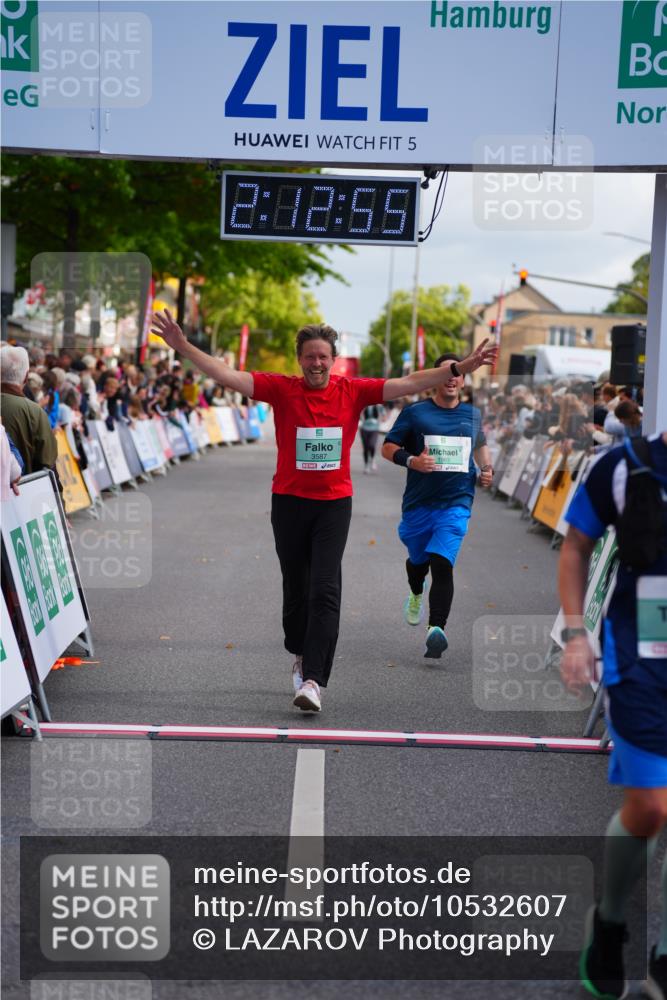 20.09.2026 - PSD Bank Halbmarathon LAZAROV Photography http://msf.ph/oto/10532607 20.09.2026 12:12:54 Ziel 1170, 1171, 1963, 2428, 3443, 3587, 4384 meine-sportfotos.de