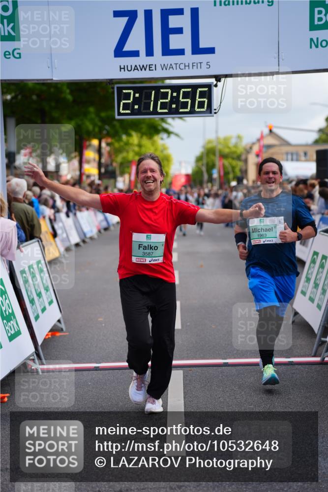20.09.2026 - PSD Bank Halbmarathon LAZAROV Photography http://msf.ph/oto/10532648 20.09.2026 12:12:55 Ziel 1170, 1171, 1963, 2428, 3443, 3587, 4384 meine-sportfotos.de
