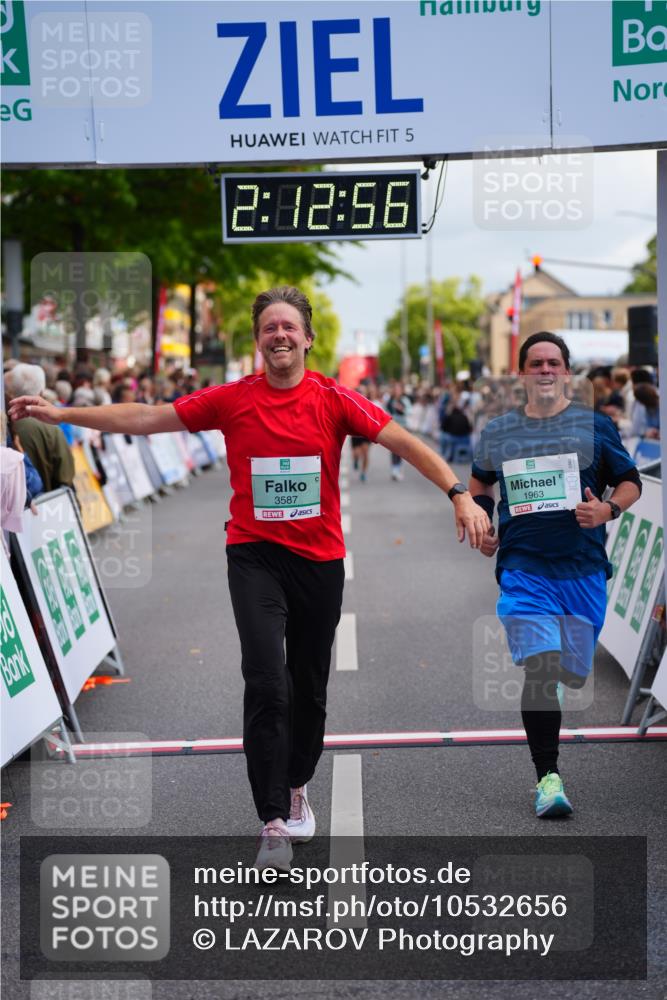 20.09.2026 - PSD Bank Halbmarathon LAZAROV Photography http://msf.ph/oto/10532656 20.09.2026 12:12:55 Ziel 1170, 1171, 1963, 2428, 3443, 3587, 4384 meine-sportfotos.de