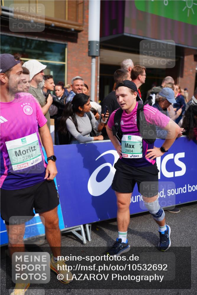 20.09.2026 - PSD Bank Halbmarathon LAZAROV Photography http://msf.ph/oto/10532692 20.09.2026 12:13:01 Ziel 1045, 1702, 1963, 3587 meine-sportfotos.de