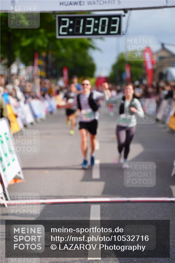 20.09.2026 - PSD Bank Halbmarathon LAZAROV Photography http://msf.ph/oto/10532716 20.09.2026 12:13:02 Ziel 1045, 1702, 1963, 3587 meine-sportfotos.de