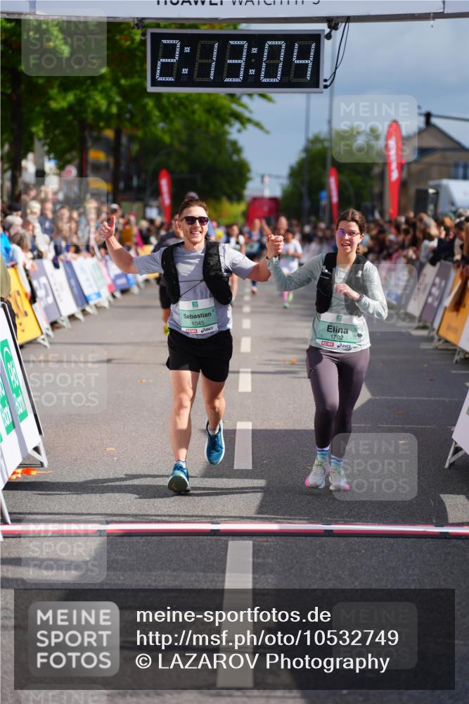20.09.2026 - PSD Bank Halbmarathon LAZAROV Photography http://msf.ph/oto/10532749 20.09.2026 12:13:03 Ziel 1030, 1045, 1702, 1963, 3587 meine-sportfotos.de