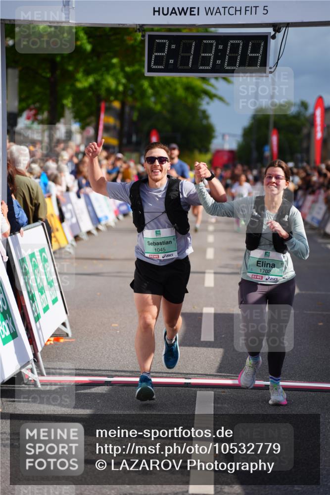 20.09.2026 - PSD Bank Halbmarathon LAZAROV Photography http://msf.ph/oto/10532779 20.09.2026 12:13:04 Ziel 1030, 1045, 1702, 4466 meine-sportfotos.de