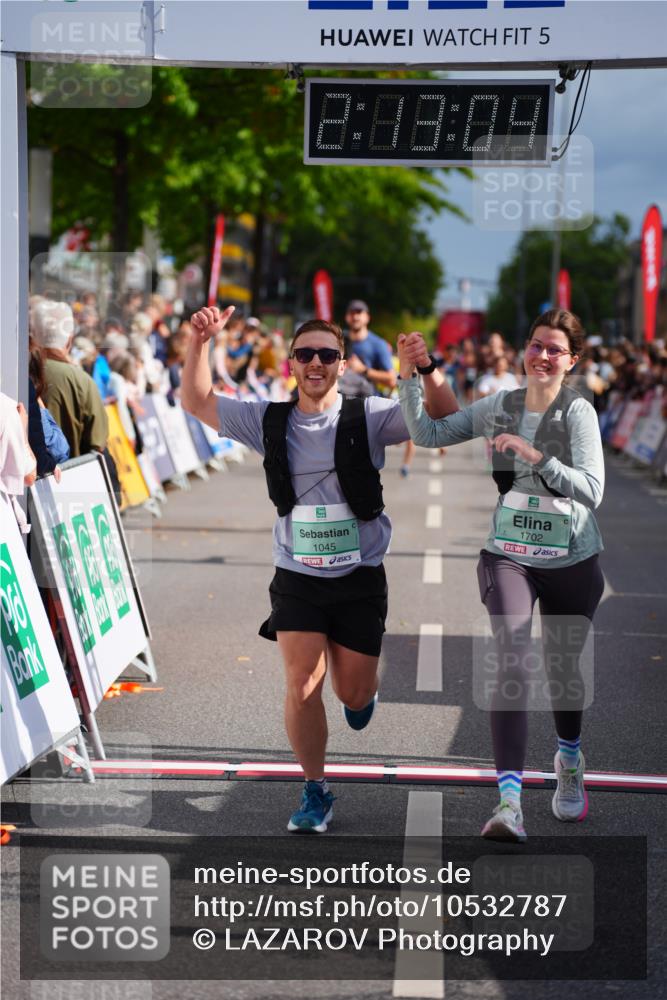 20.09.2026 - PSD Bank Halbmarathon LAZAROV Photography http://msf.ph/oto/10532787 20.09.2026 12:13:04 Ziel 1030, 1045, 1702, 4466 meine-sportfotos.de