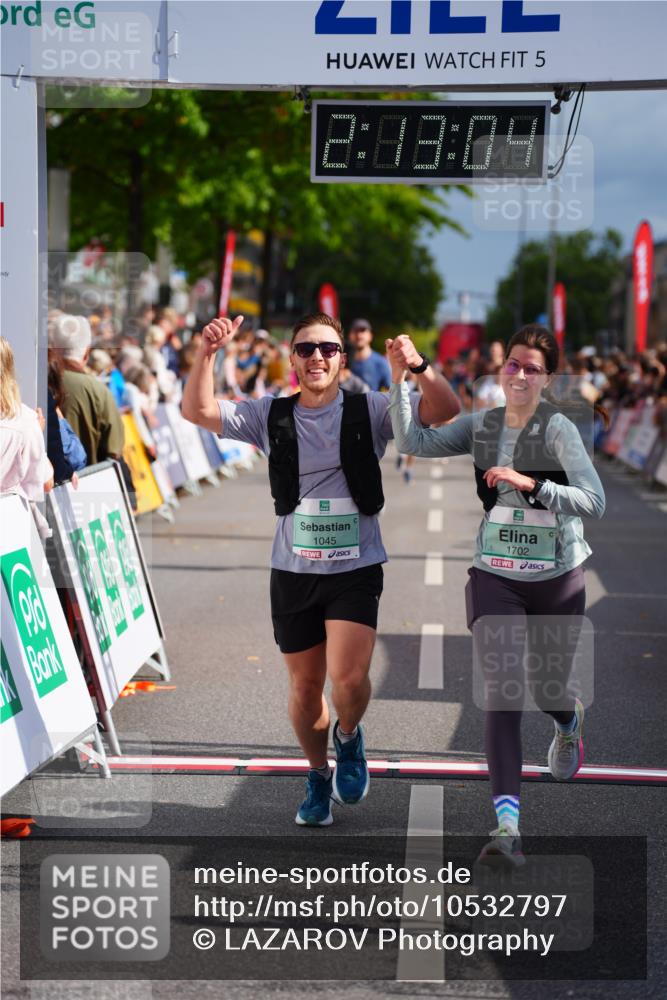 20.09.2026 - PSD Bank Halbmarathon LAZAROV Photography http://msf.ph/oto/10532797 20.09.2026 12:13:04 Ziel 1030, 1045, 1702, 4466 meine-sportfotos.de