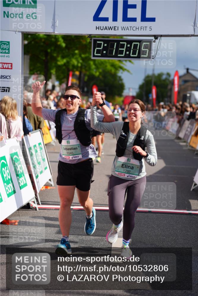 20.09.2026 - PSD Bank Halbmarathon LAZAROV Photography http://msf.ph/oto/10532806 20.09.2026 12:13:04 Ziel 1030, 1045, 1702, 4466 meine-sportfotos.de