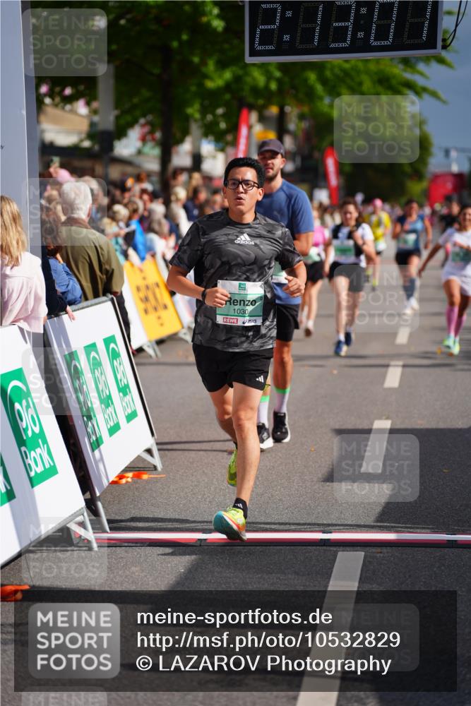 20.09.2026 - PSD Bank Halbmarathon LAZAROV Photography http://msf.ph/oto/10532829 20.09.2026 12:13:07 Ziel 1030, 1045, 1125, 1702, 4466, 4668 meine-sportfotos.de