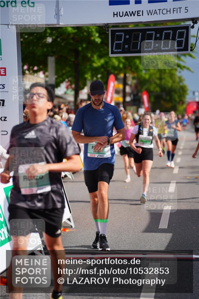 20.09.2026 - PSD Bank Halbmarathon LAZAROV Photography http://msf.ph/oto/10532853 20.09.2026 12:13:08 Ziel 1030, 1045, 1125, 1341, 1702, 4466, 4668 meine-sportfotos.de