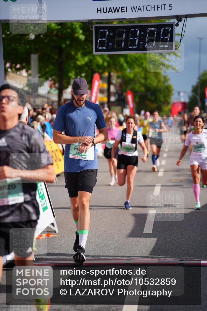 20.09.2026 - PSD Bank Halbmarathon LAZAROV Photography http://msf.ph/oto/10532859 20.09.2026 12:13:08 Ziel 1030, 1045, 1125, 1341, 1702, 4466, 4668 meine-sportfotos.de