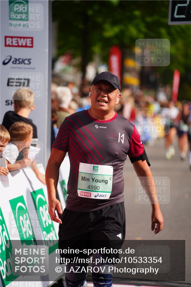 20.09.2026 - PSD Bank Halbmarathon LAZAROV Photography http://msf.ph/oto/10533354 20.09.2026 12:13:41 Ziel 1077, 1226, 1964, 3398, 3739, 4590 meine-sportfotos.de