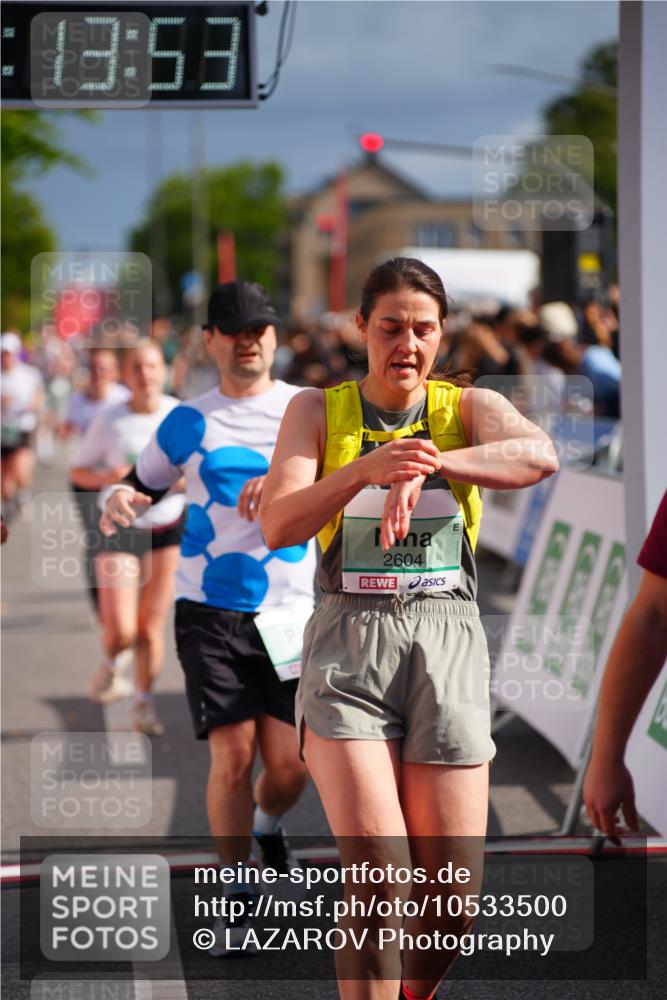 20.09.2026 - PSD Bank Halbmarathon LAZAROV Photography http://msf.ph/oto/10533500 20.09.2026 12:13:52 Ziel 1038, 1380, 1387, 1463, 1490, 2091, 2162, 2604, 2856, 3030, 3792, 4283, 4444 meine-sportfotos.de