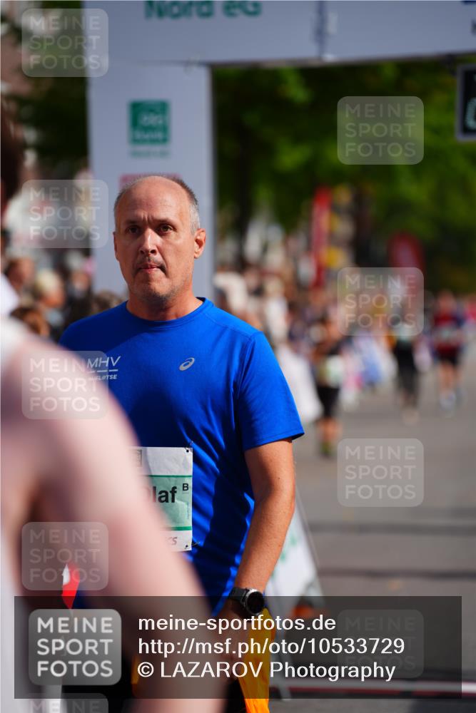 20.09.2026 - PSD Bank Halbmarathon LAZAROV Photography http://msf.ph/oto/10533729 20.09.2026 12:14:06 Ziel 1049, 1109, 1397, 1524, 1935, 2341, 3509, 3572, 4207 meine-sportfotos.de