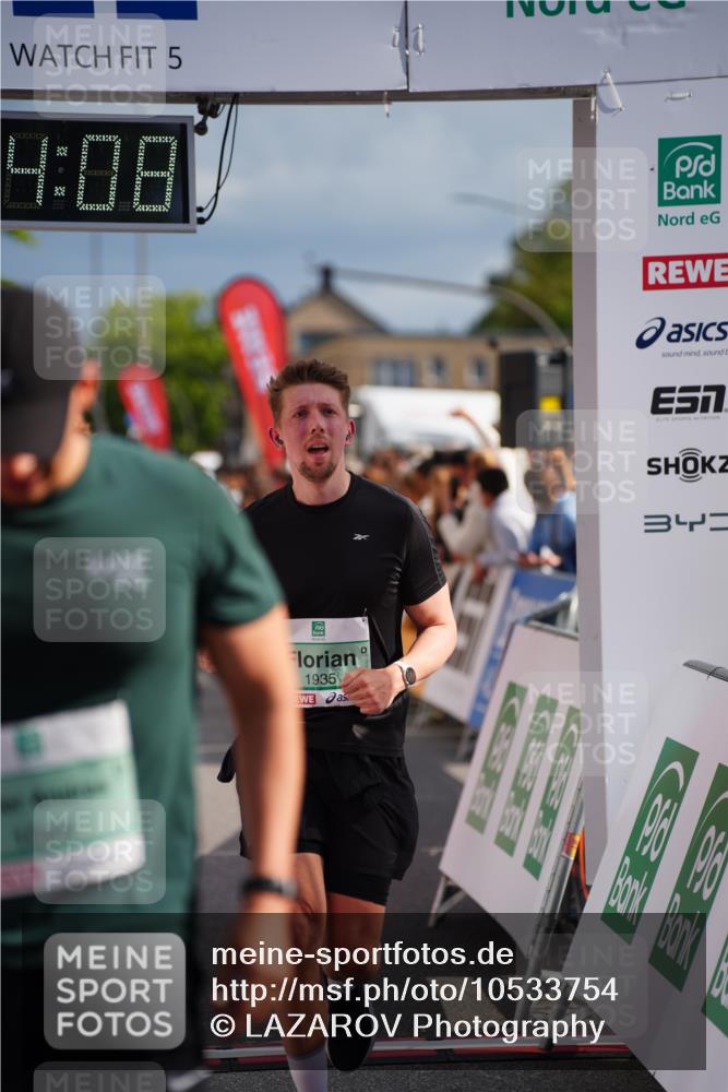 20.09.2026 - PSD Bank Halbmarathon LAZAROV Photography http://msf.ph/oto/10533754 20.09.2026 12:14:08 Ziel 1049, 1109, 1373, 1397, 1935, 2341, 3509, 3572, 4207 meine-sportfotos.de