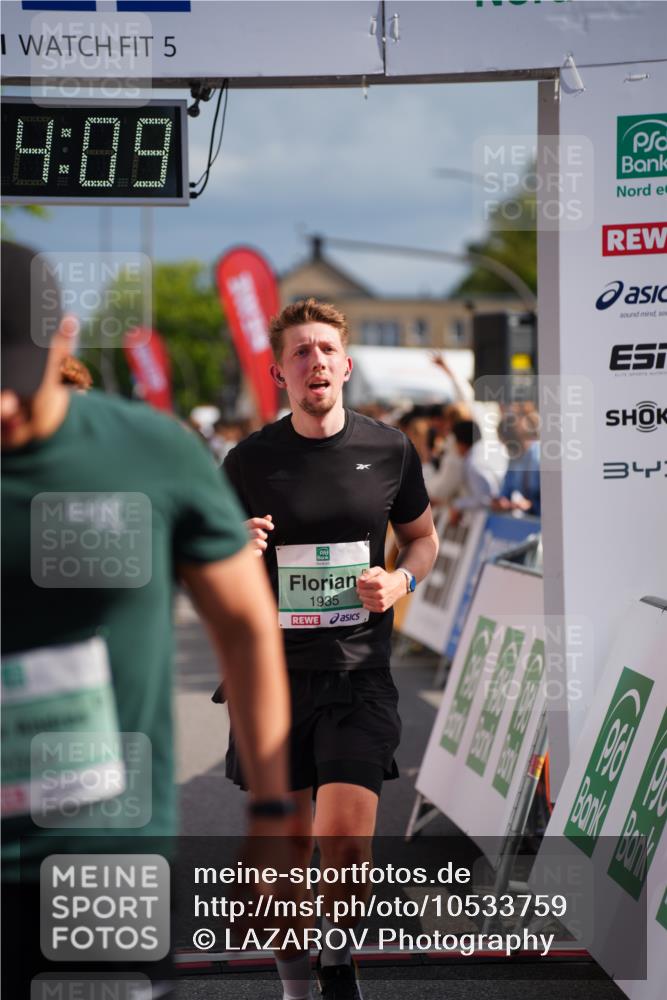20.09.2026 - PSD Bank Halbmarathon LAZAROV Photography http://msf.ph/oto/10533759 20.09.2026 12:14:08 Ziel 1049, 1109, 1373, 1397, 1935, 2341, 3509, 3572, 4207 meine-sportfotos.de