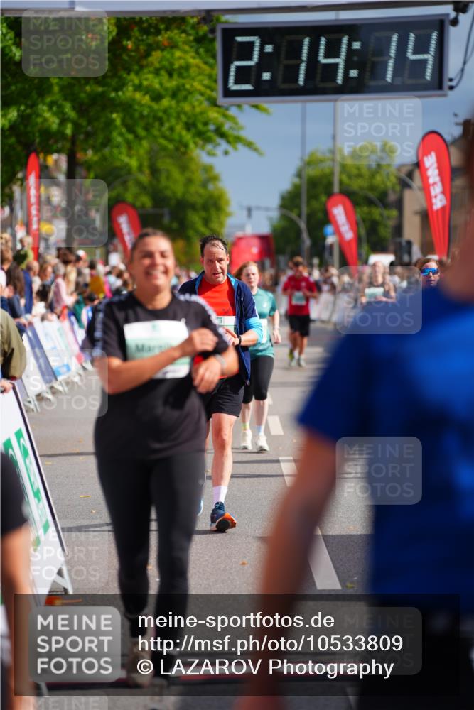 20.09.2026 - PSD Bank Halbmarathon LAZAROV Photography http://msf.ph/oto/10533809 20.09.2026 12:14:13 Ziel 1373, 1588, 1935, 2341, 2609, 3471, 3509, 3572, 4438 meine-sportfotos.de