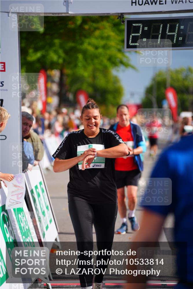 20.09.2026 - PSD Bank Halbmarathon LAZAROV Photography http://msf.ph/oto/10533814 20.09.2026 12:14:14 Ziel 1373, 1588, 1935, 2341, 2609, 3471, 3572, 4438 meine-sportfotos.de