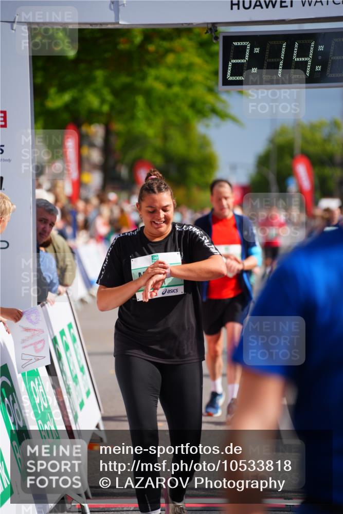 20.09.2026 - PSD Bank Halbmarathon LAZAROV Photography http://msf.ph/oto/10533818 20.09.2026 12:14:14 Ziel 1373, 1588, 1935, 2341, 2609, 3471, 3572, 4438 meine-sportfotos.de