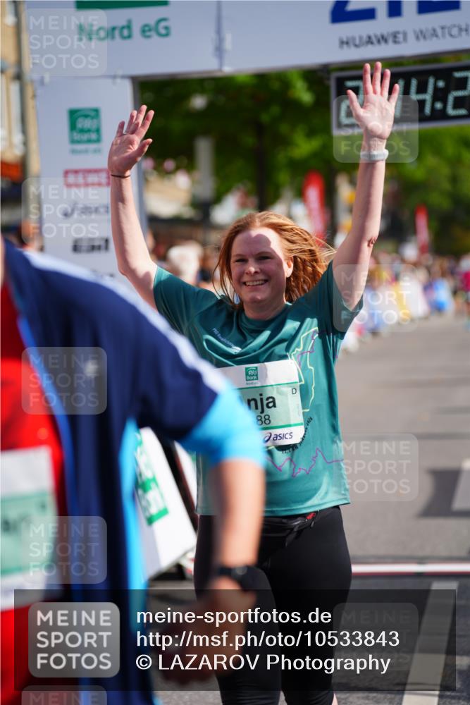 20.09.2026 - PSD Bank Halbmarathon LAZAROV Photography http://msf.ph/oto/10533843 20.09.2026 12:14:19 Ziel 1373, 1588, 1848, 2609, 3471, 4438 meine-sportfotos.de