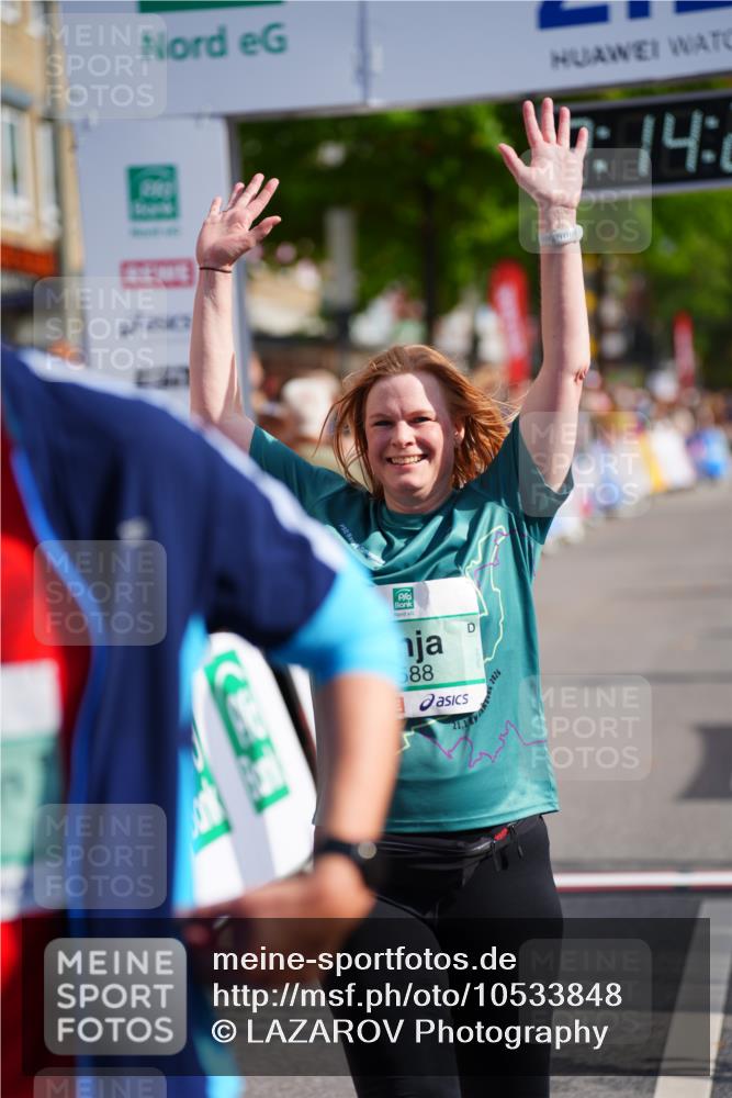 20.09.2026 - PSD Bank Halbmarathon LAZAROV Photography http://msf.ph/oto/10533848 20.09.2026 12:14:19 Ziel 1373, 1588, 1848, 2609, 3471, 4438 meine-sportfotos.de