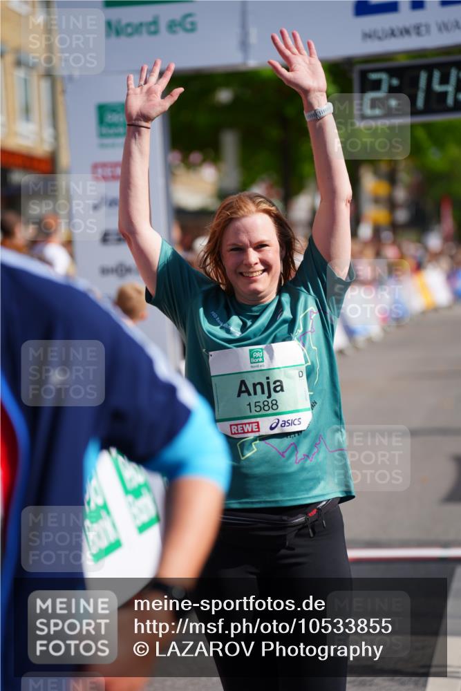 20.09.2026 - PSD Bank Halbmarathon LAZAROV Photography http://msf.ph/oto/10533855 20.09.2026 12:14:19 Ziel 1373, 1588, 1848, 2609, 3471, 4438 meine-sportfotos.de