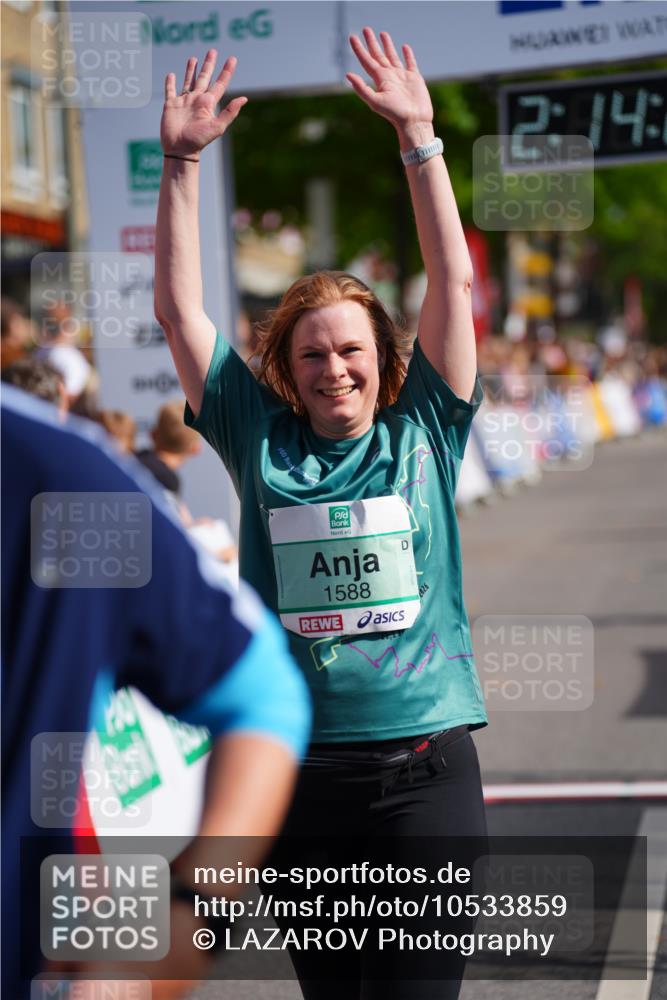 20.09.2026 - PSD Bank Halbmarathon LAZAROV Photography http://msf.ph/oto/10533859 20.09.2026 12:14:20 Ziel 1588, 1848, 2609, 3471, 4438 meine-sportfotos.de