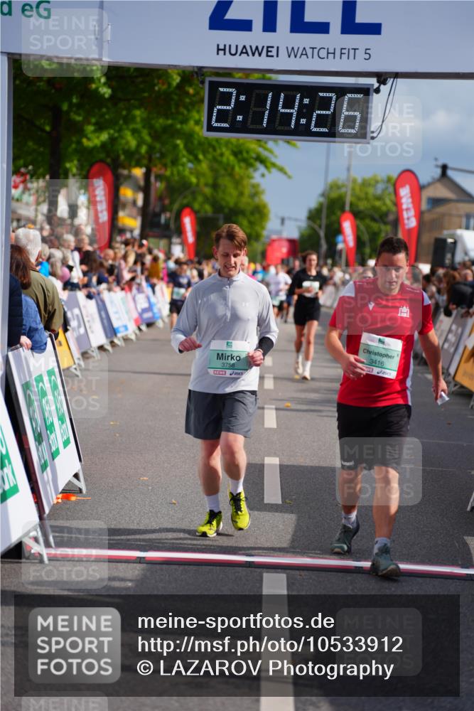 20.09.2026 - PSD Bank Halbmarathon LAZAROV Photography http://msf.ph/oto/10533912 20.09.2026 12:14:26 Ziel 1848, 3416, 3758 meine-sportfotos.de