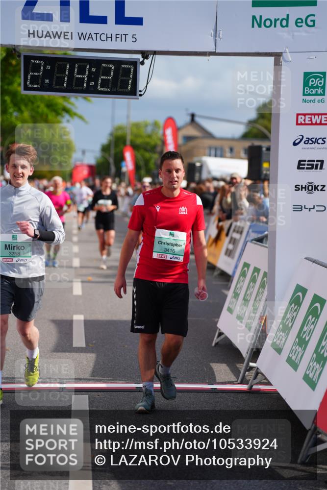 20.09.2026 - PSD Bank Halbmarathon LAZAROV Photography http://msf.ph/oto/10533924 20.09.2026 12:14:26 Ziel 1848, 3416, 3758 meine-sportfotos.de