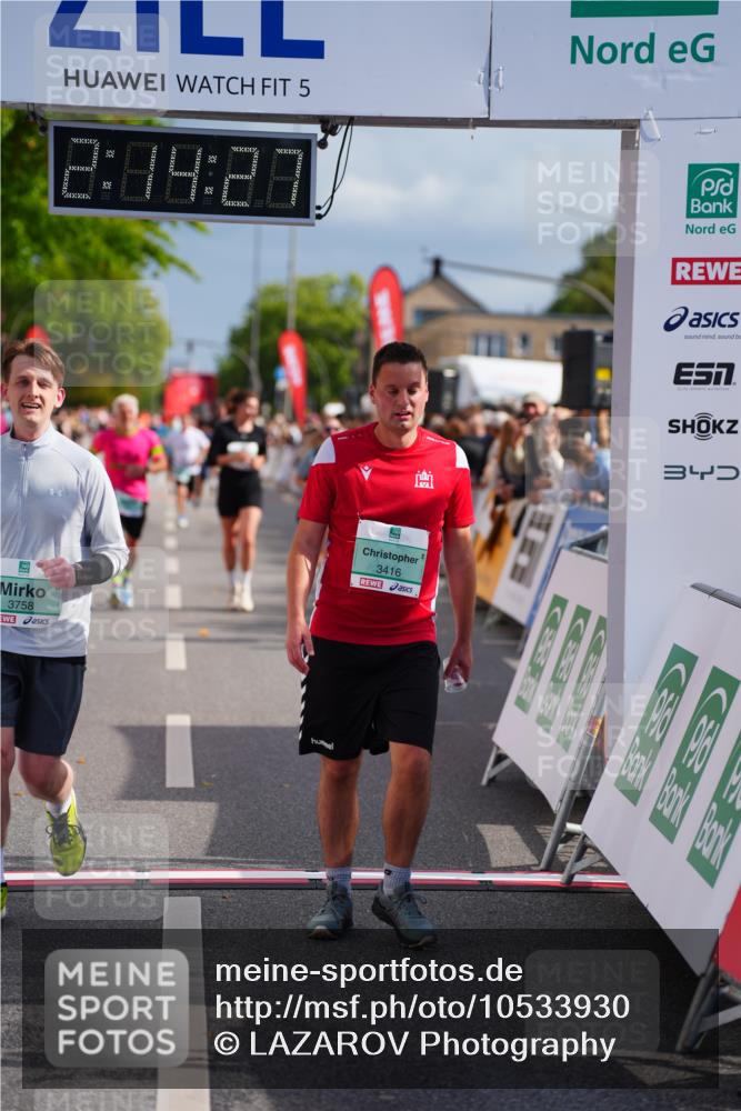 20.09.2026 - PSD Bank Halbmarathon LAZAROV Photography http://msf.ph/oto/10533930 20.09.2026 12:14:26 Ziel 1848, 3416, 3758 meine-sportfotos.de