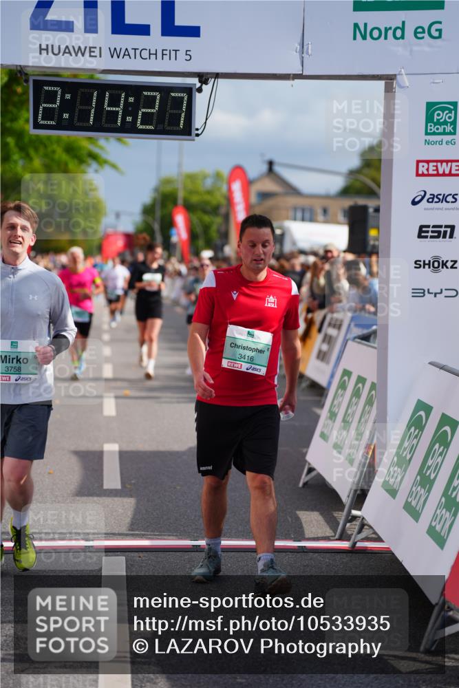 20.09.2026 - PSD Bank Halbmarathon LAZAROV Photography http://msf.ph/oto/10533935 20.09.2026 12:14:26 Ziel 1848, 3416, 3758 meine-sportfotos.de